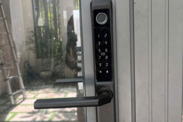 Bàn Giao Lắp Đặt Khoá Thông Minh Siker KTS 105B Tại Quận Phú Nhuận